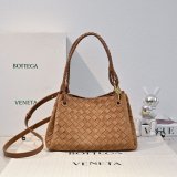 TOP Bottega Veneta Medium Parachute bag suede
