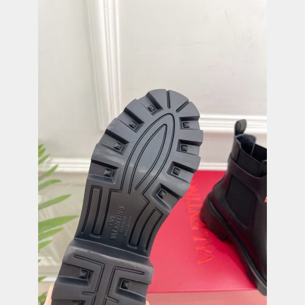 VALENTINO GARAVANI Rockstud BOOTS